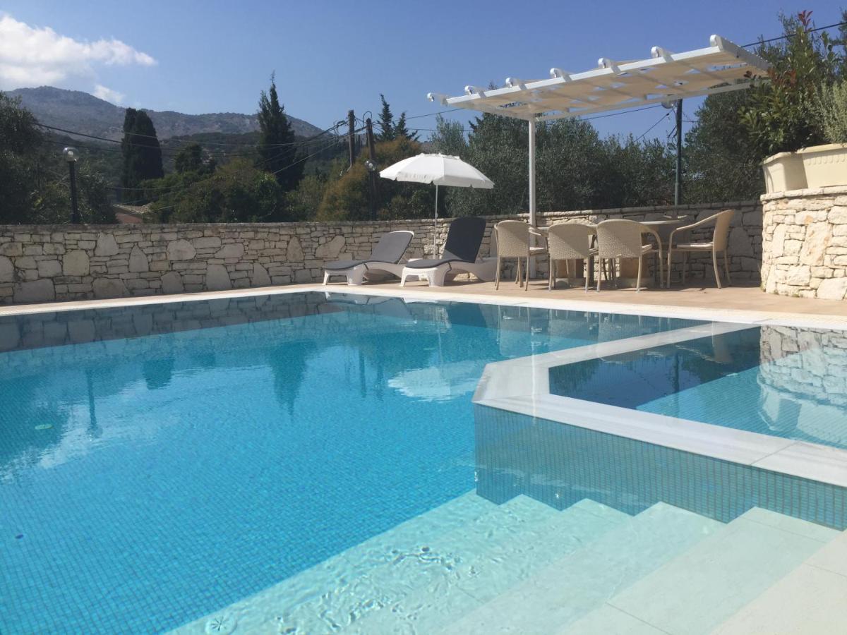 Villa Petrino - Central Flat Location Within Kassiopi. Sleeps 8 מראה חיצוני תמונה