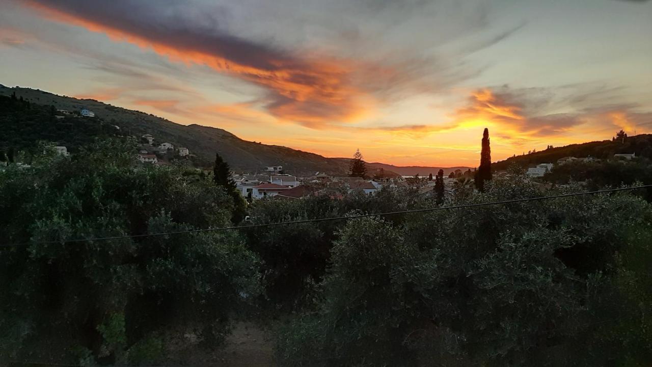 Villa Petrino - Central Flat Location Within Kassiopi. Sleeps 8 מראה חיצוני תמונה